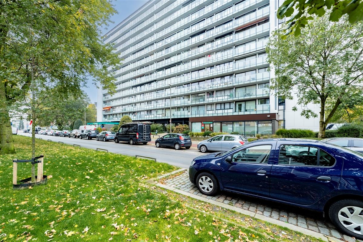 Te renoveren appartement met 1 slaapkamer en terras (10m²) te Merksem