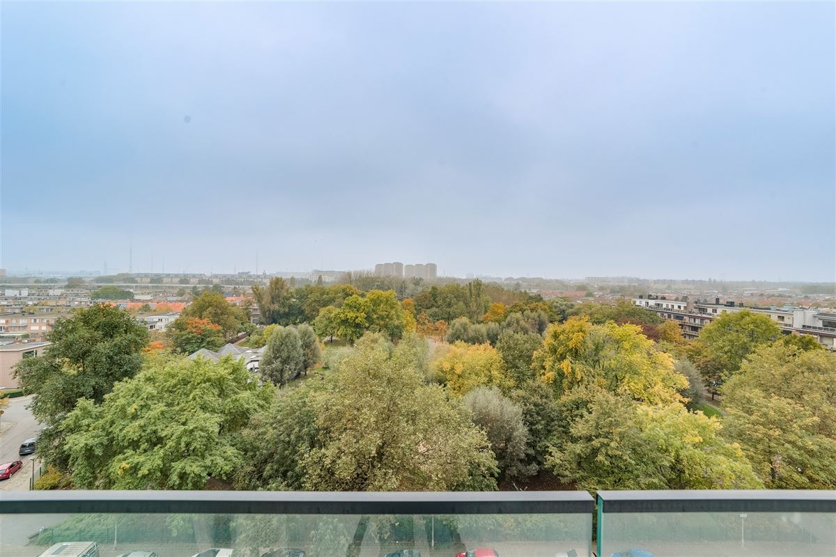 Te renoveren appartement met 1 slaapkamer en terras (10m²) te Merksem