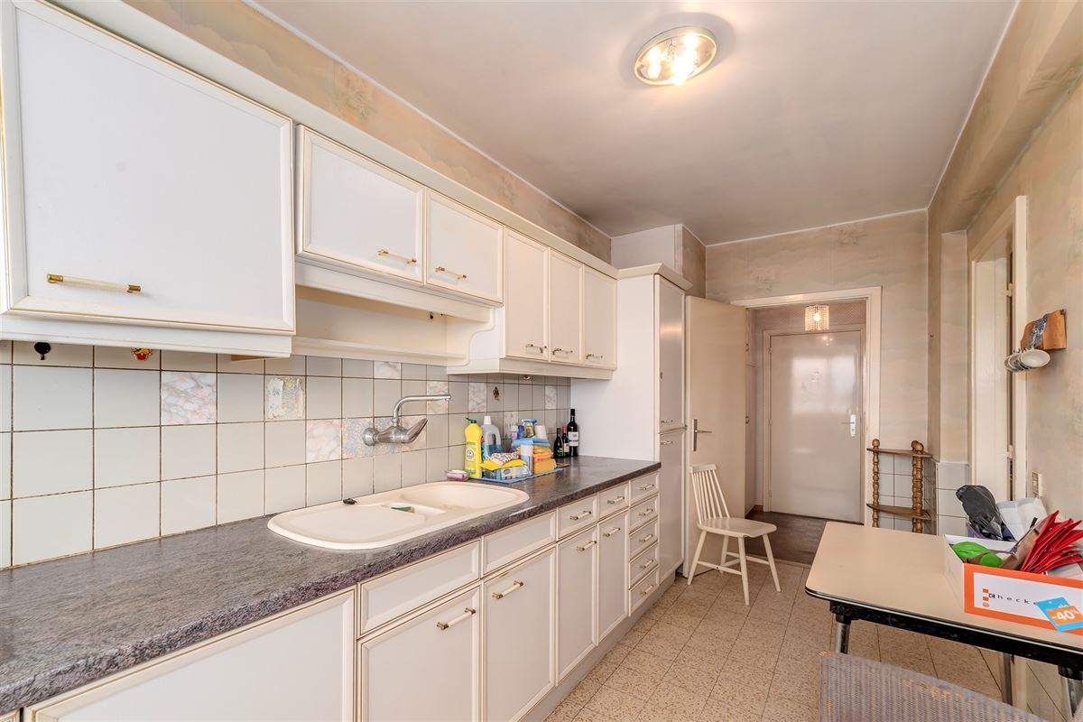 Te renoveren appartement met 1 slaapkamer en terras (10m²) te Merksem