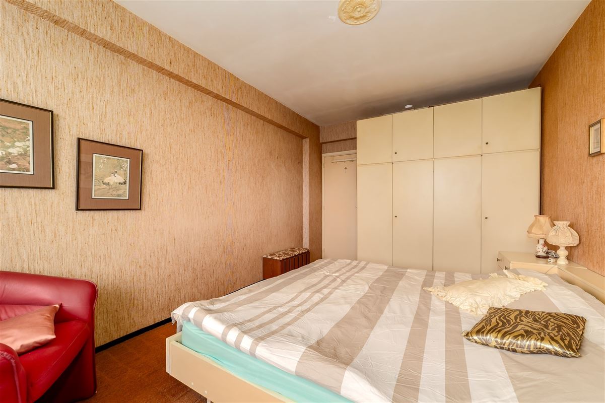 Te renoveren appartement met 1 slaapkamer en terras (10m²) te Merksem