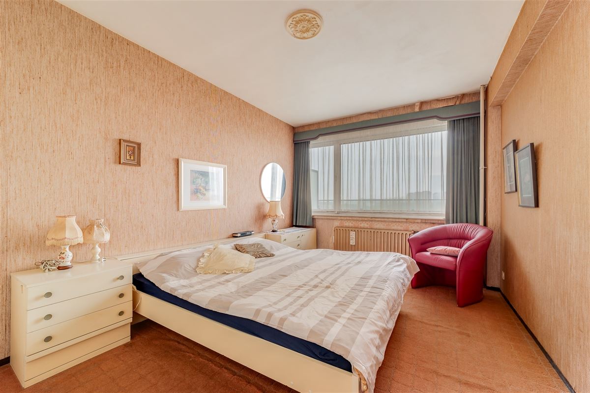 Te renoveren appartement met 1 slaapkamer en terras (10m²) te Merksem