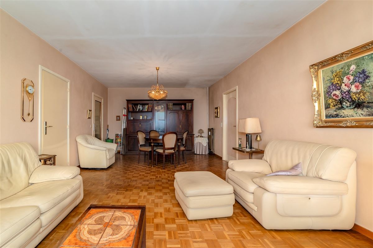 Te renoveren appartement met 1 slaapkamer en terras (10m²) te Merksem