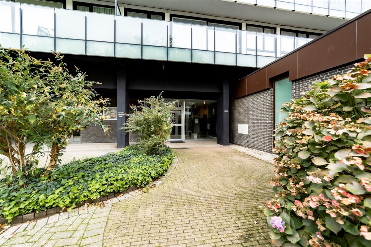 Te renoveren appartement met 1 slaapkamer en terras (10m²) te Merksem