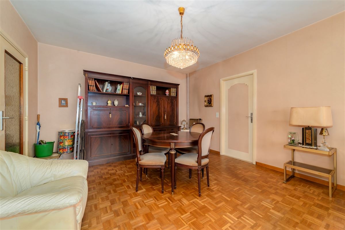 Te renoveren appartement met 1 slaapkamer en terras (10m²) te Merksem