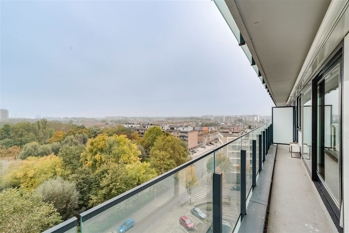 Te renoveren appartement met 1 slaapkamer en terras (10m²) te Merksem