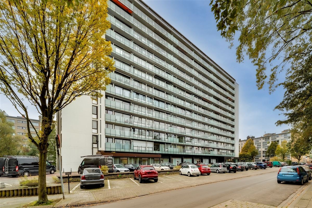 Te renoveren appartement met 1 slaapkamer en terras (10m²) te Merksem