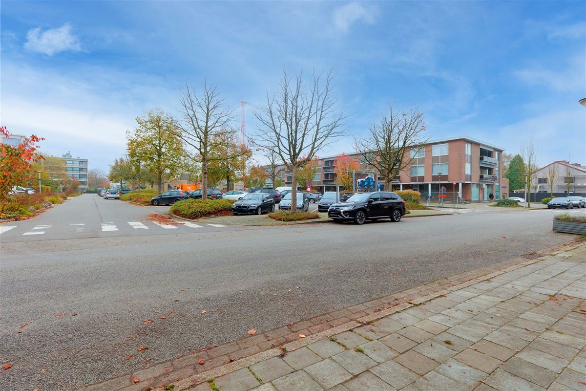 Ruime woning met 4 slpk, W-tuin en garage