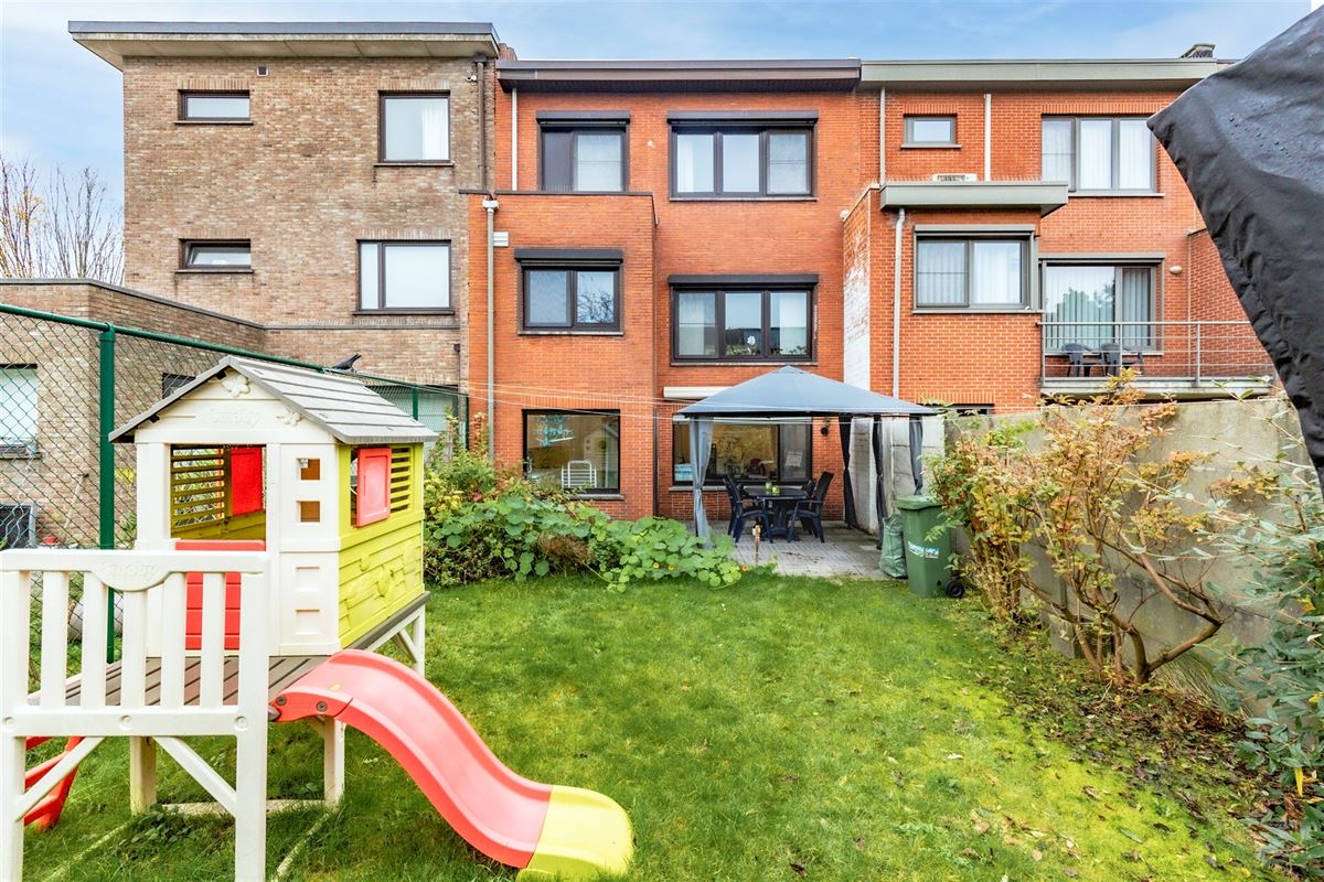 Ruime woning met 4 slpk, W-tuin en garage