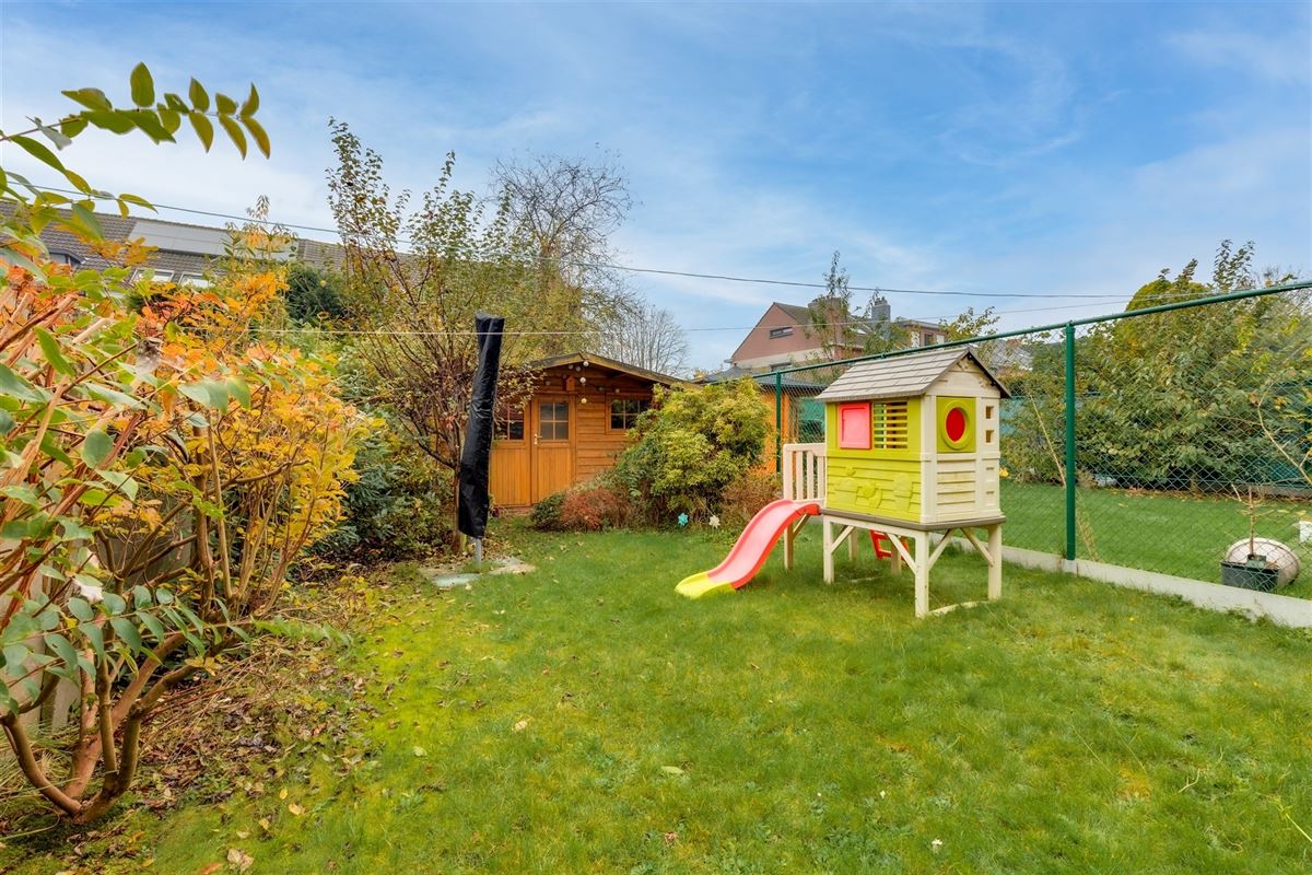 Ruime woning met 4 slpk, W-tuin en garage
