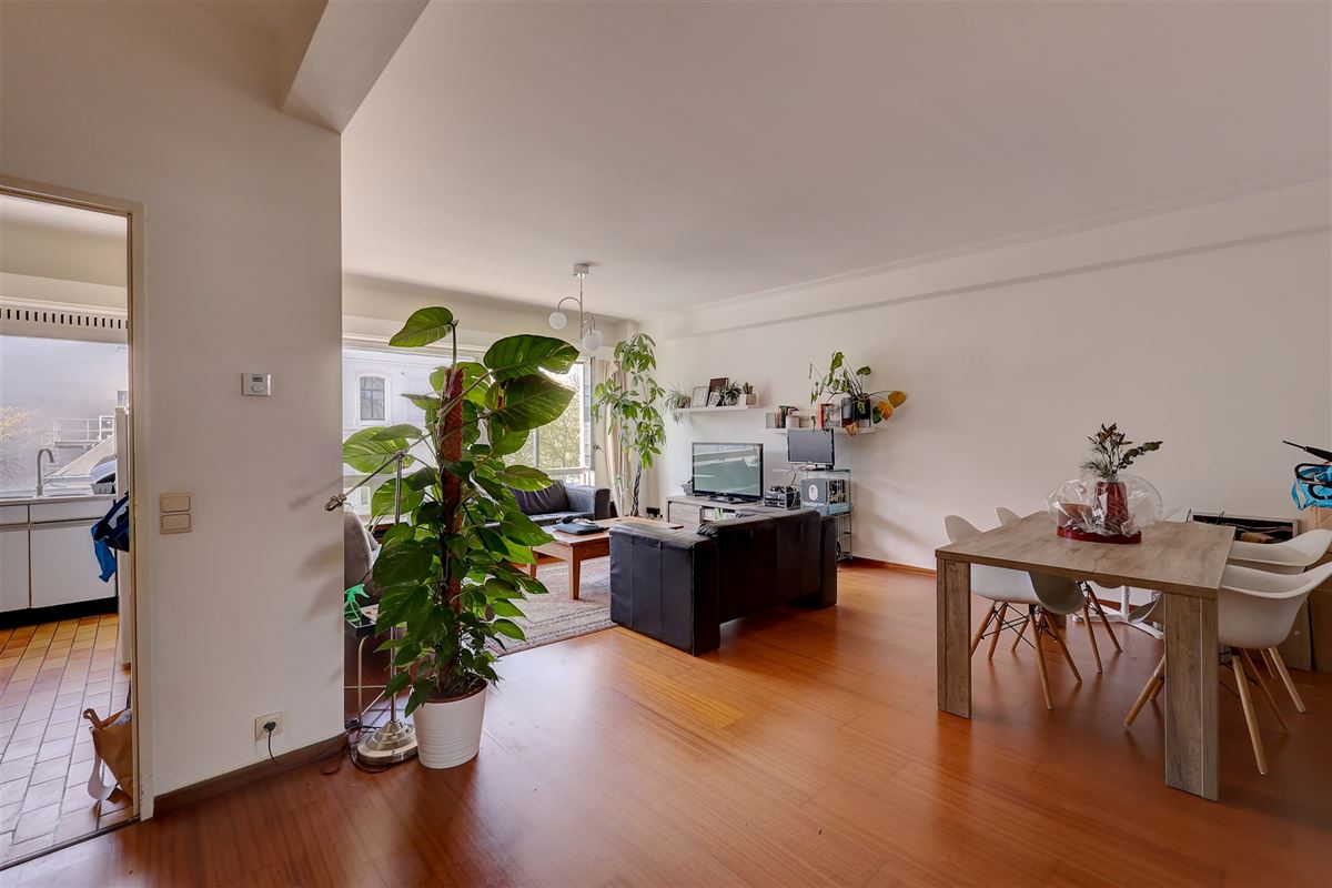 Ruim appartement met twee slaapkamers en terras in centrum Antwerpen