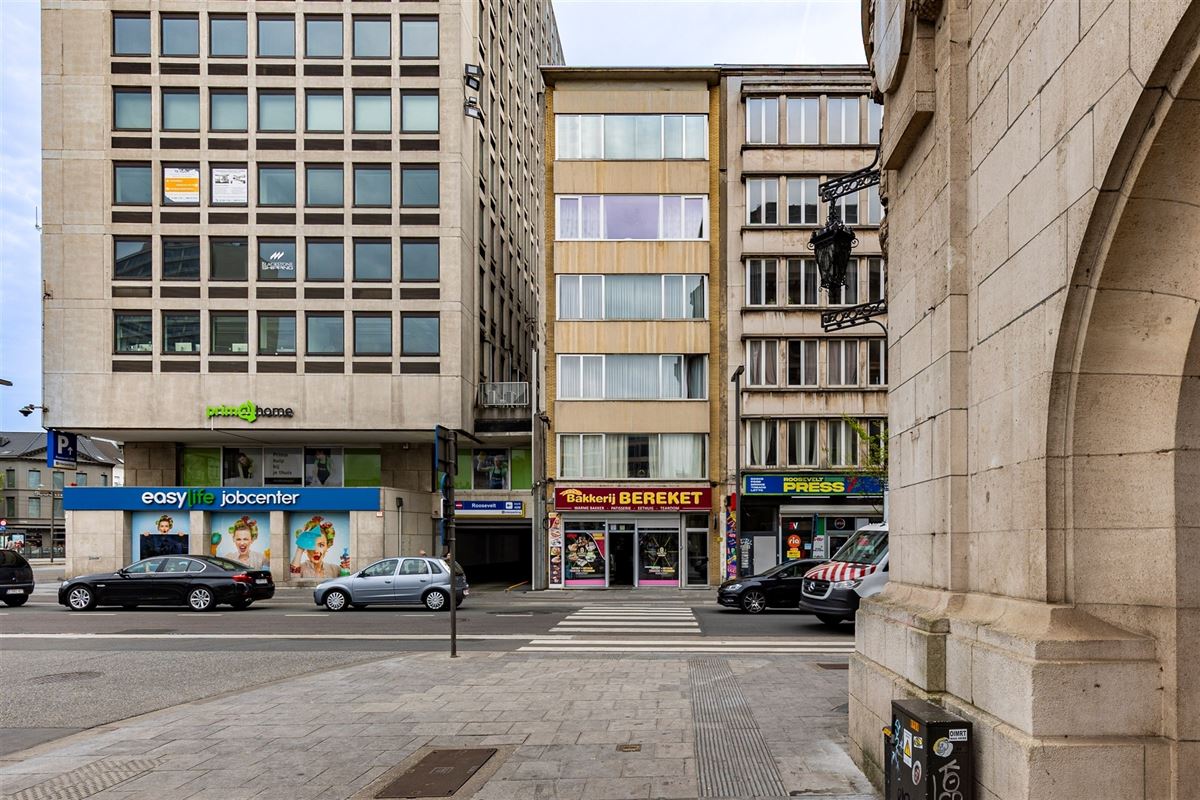 Zeer licht 3 slaapkamer appartement aan Rooseveltplaats en Opera