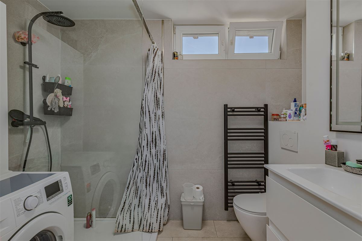 Woning ingedeeld in 4 verhuurde units op topligging aan Park Spoor Noord
