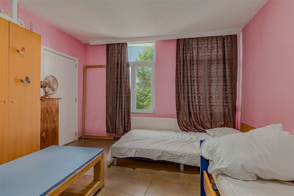 Woning ingedeeld in 4 verhuurde units op topligging aan Park Spoor Noord