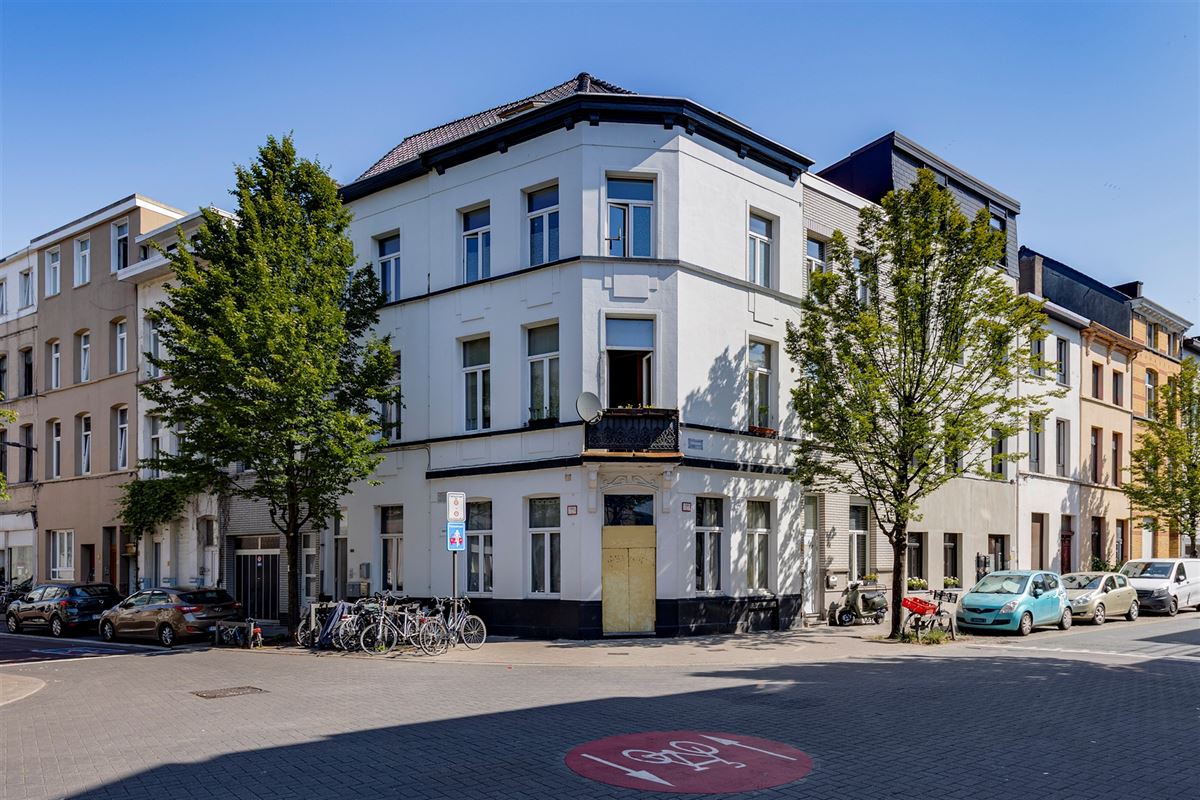 Woning ingedeeld in 4 verhuurde units op topligging aan Park Spoor Noord