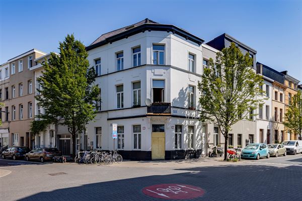 Woning ingedeeld in 4 verhuurde units op topligging aan Park Spoor Noord