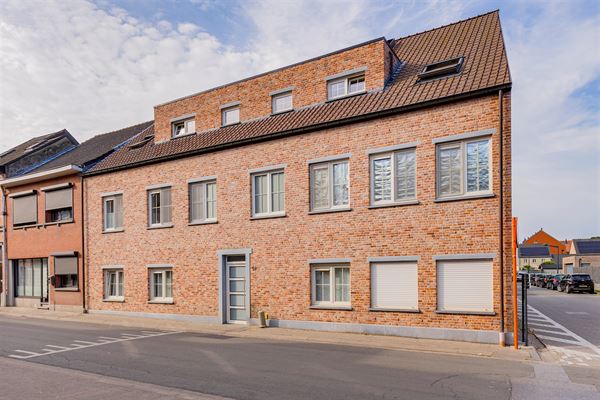 Opbrengsteigendom met 5 app + 7 garageboxen in Bazel