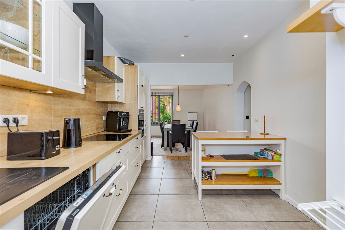 Prachtig hoekappartement met 4 slpk te koop in Deurne!