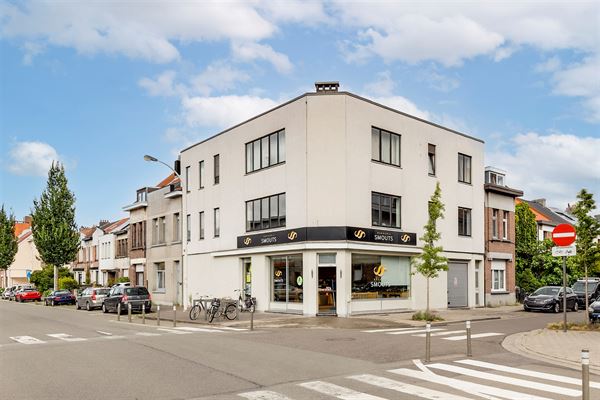 Prachtig hoekappartement met 4 slpk te koop in Deurne!
