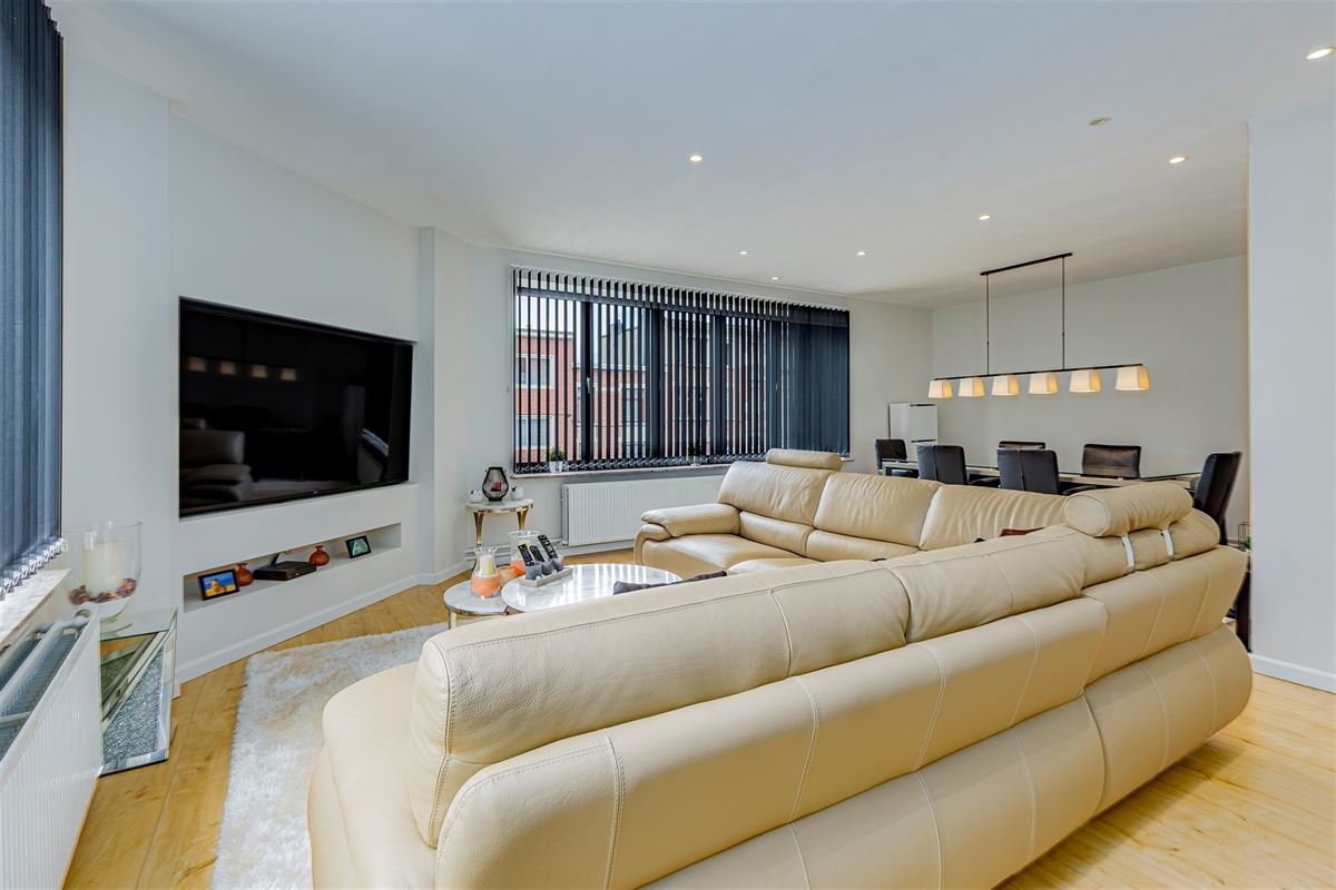 Prachtig hoekappartement met 4 slpk te koop in Deurne!
