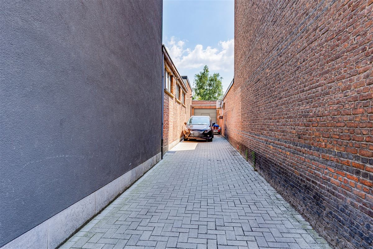 Uniek huis met winkel, atelier of bureel 