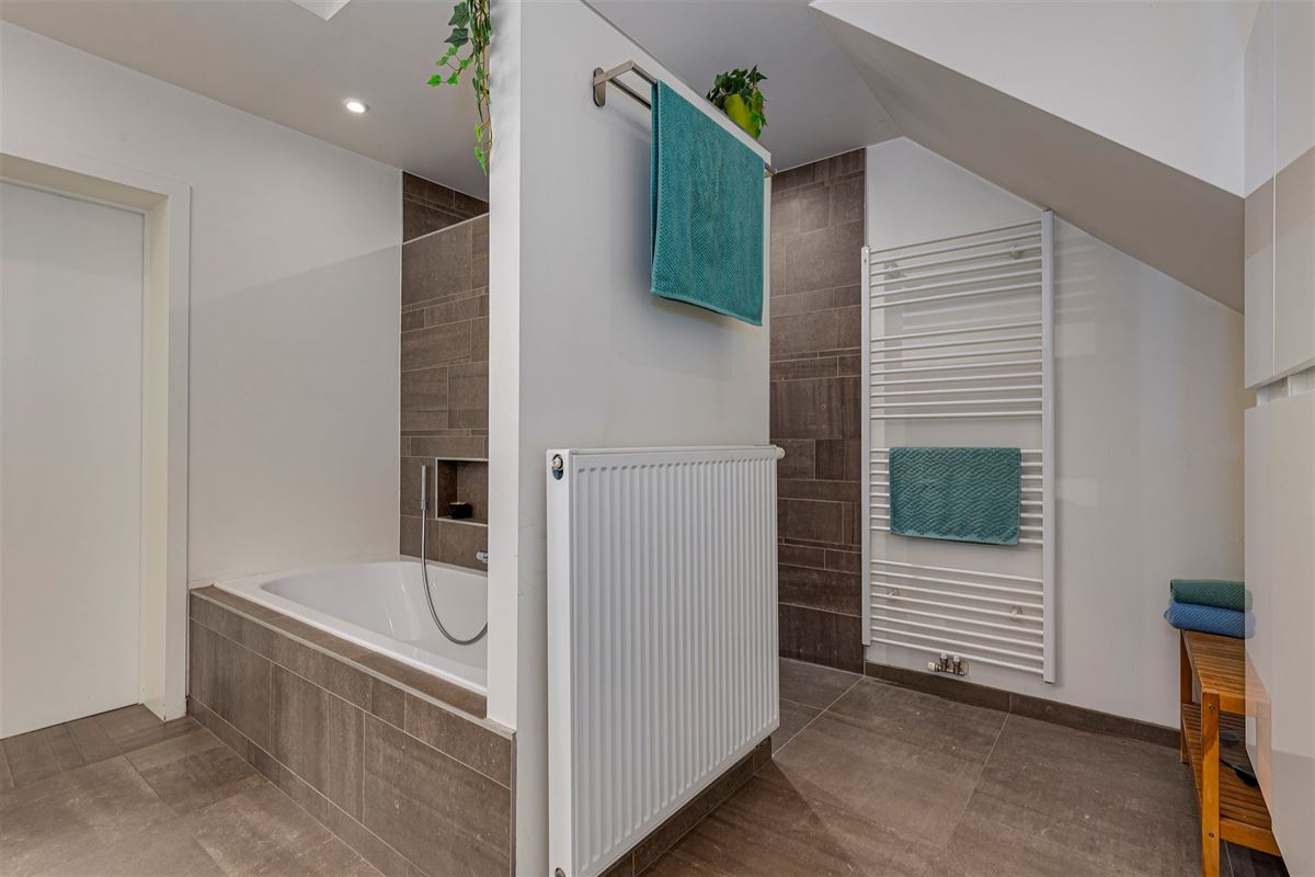 Uniek huis met winkel, atelier of bureel 