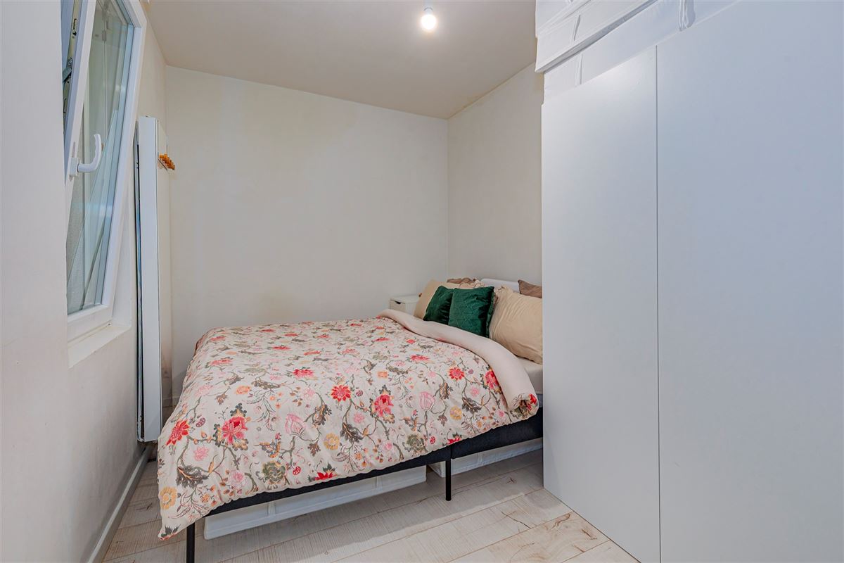 Gerenoveerde kangoeroe-woning met 5 slpk en 3 badkamers te koop in Antwerpen