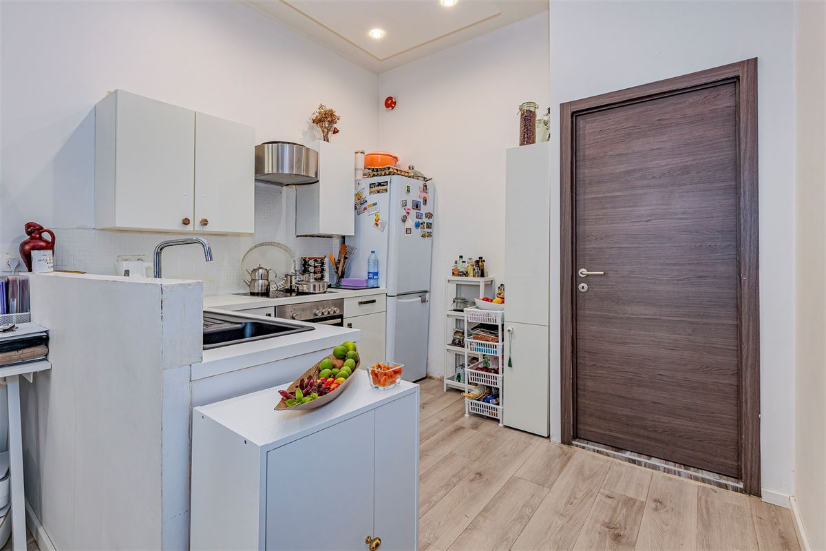 Gerenoveerde kangoeroe-woning met 5 slpk en 3 badkamers te koop in Antwerpen