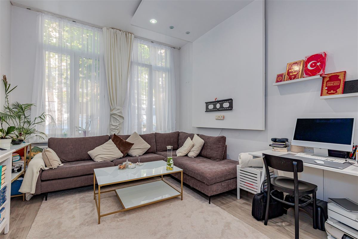 Gerenoveerde kangoeroe-woning met 5 slpk en 3 badkamers te koop in Antwerpen
