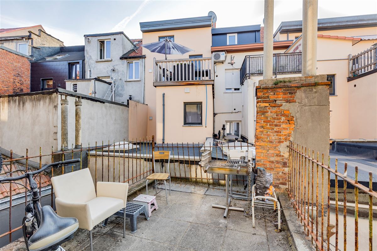 Woning opgedeeld in 4 verhuurde appartementen