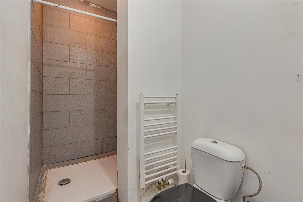 Woning opgedeeld in 4 verhuurde appartementen