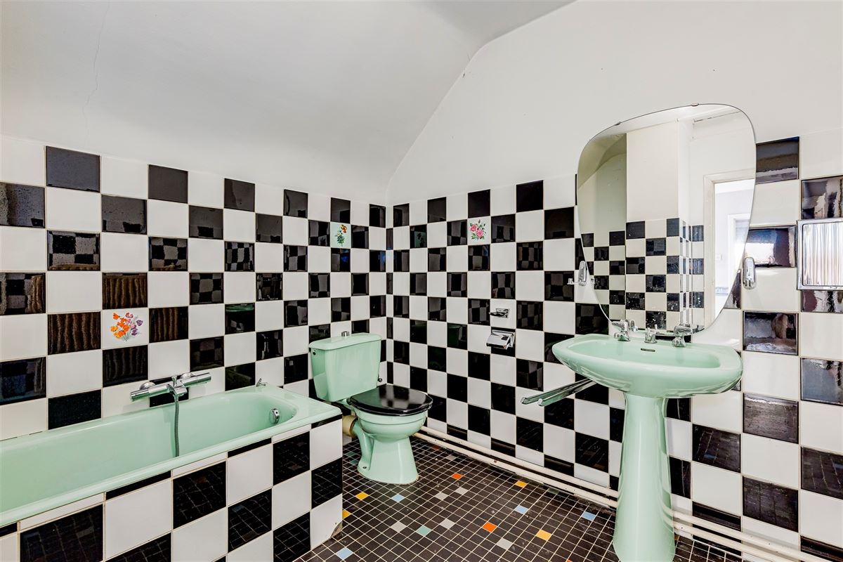 Te renoveren woning + magazijn / projectgrond in Vorst