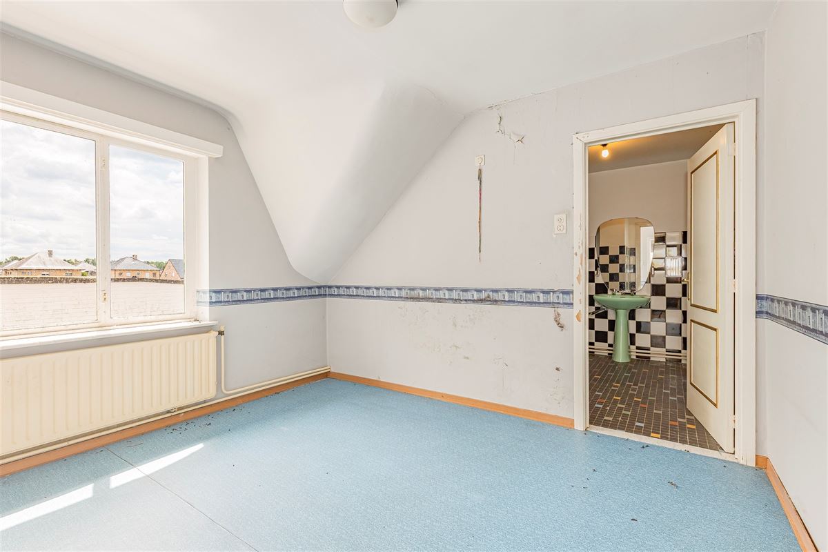 Te renoveren woning + magazijn / projectgrond in Vorst