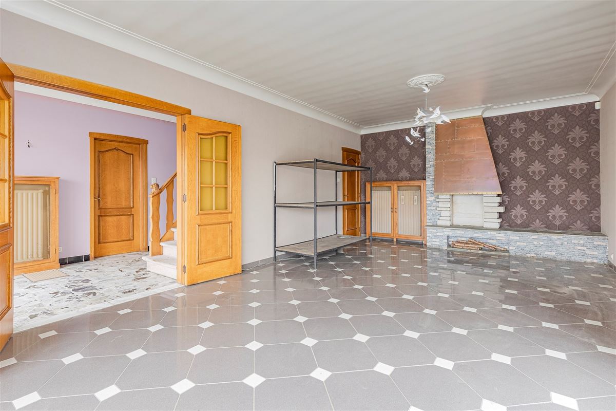 Te renoveren woning + magazijn / projectgrond in Vorst