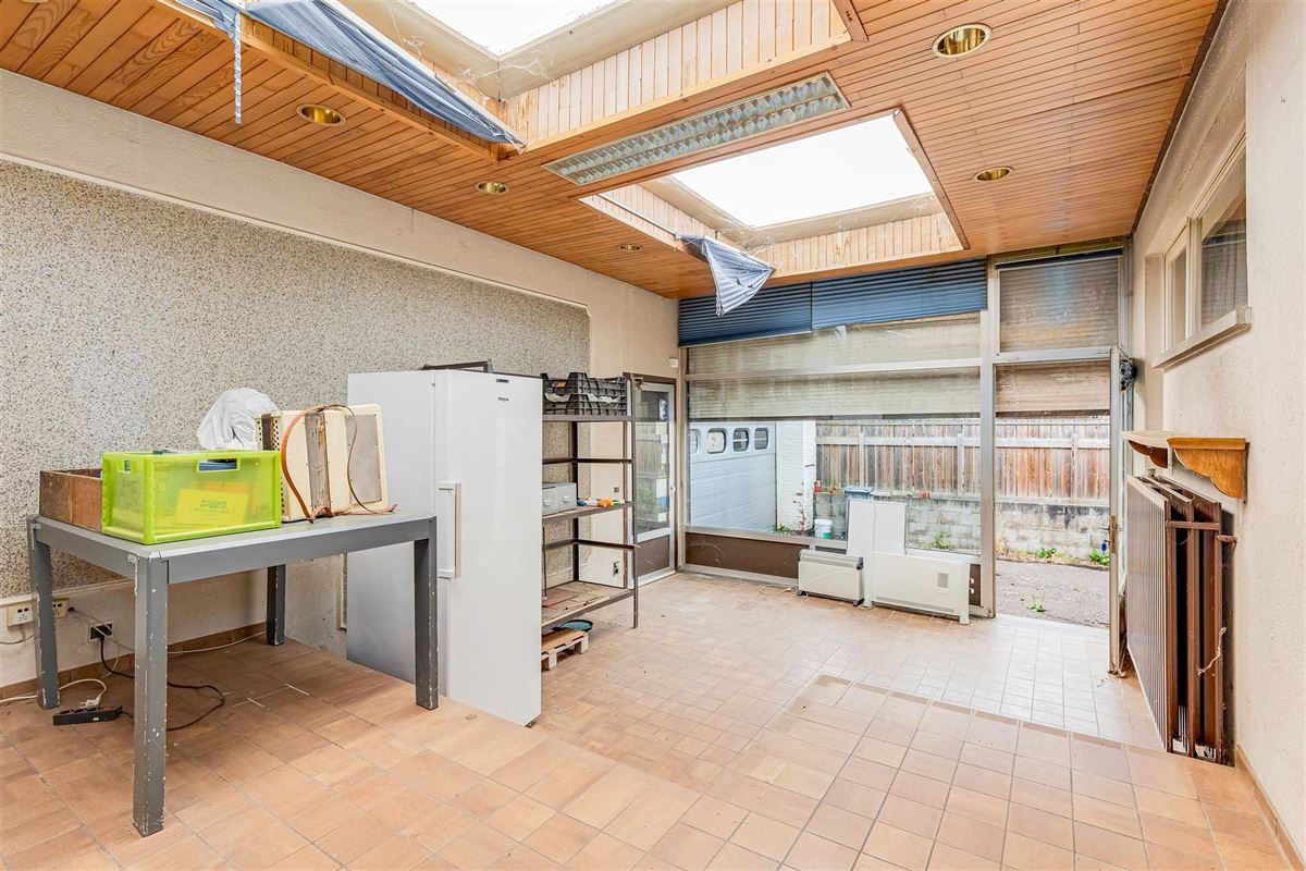 Te renoveren woning + magazijn / projectgrond in Vorst