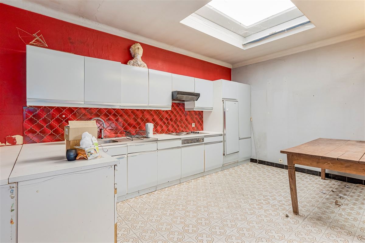 Te renoveren woning + magazijn / projectgrond in Vorst