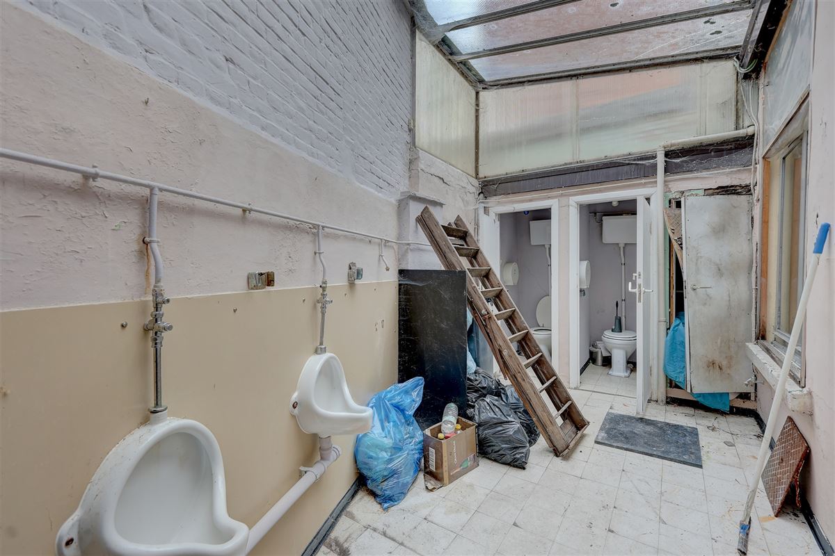 Te renoveren handelshuis op ideale locatie in Lier