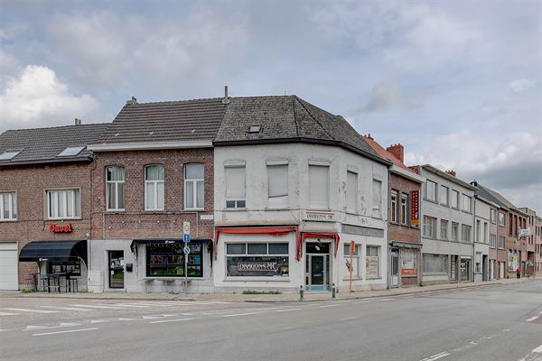 Te renoveren handelshuis op ideale locatie in Lier