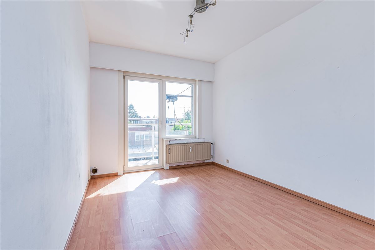 Ruim op te frissen 2 slk appartement met terras