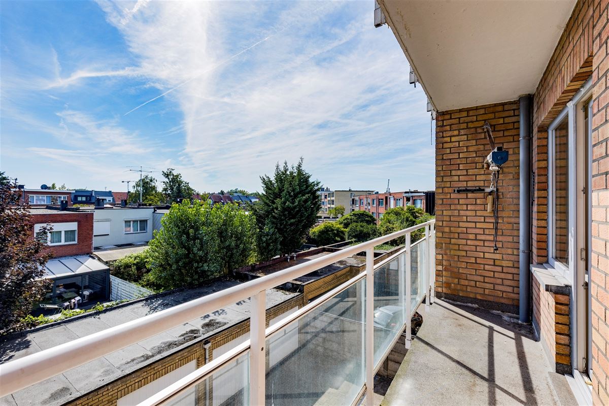 Ruim op te frissen 2 slk appartement met terras