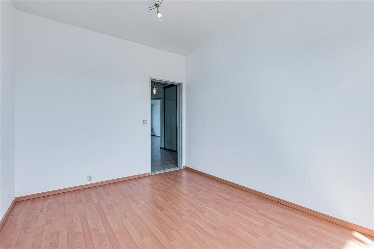 Ruim op te frissen 2 slk appartement met terras
