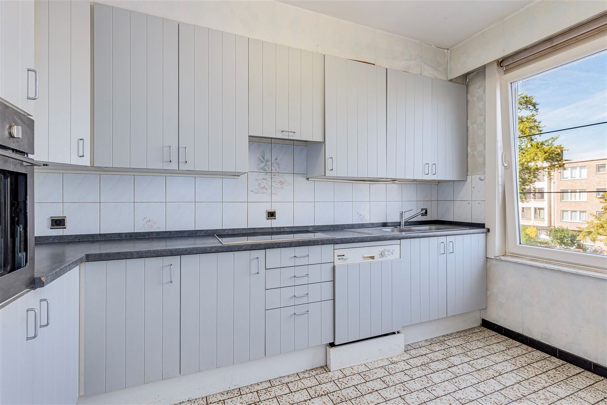 Ruim op te frissen 2 slk appartement met terras