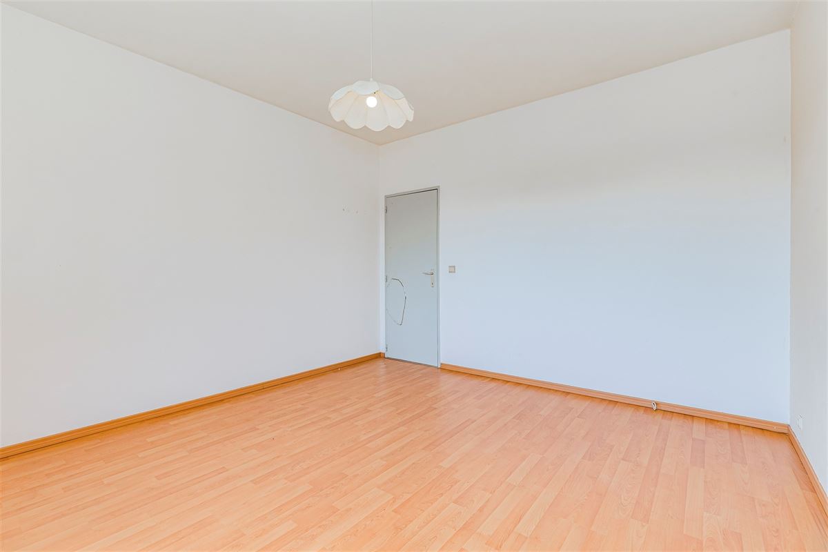 Ruim op te frissen 2 slk appartement met terras