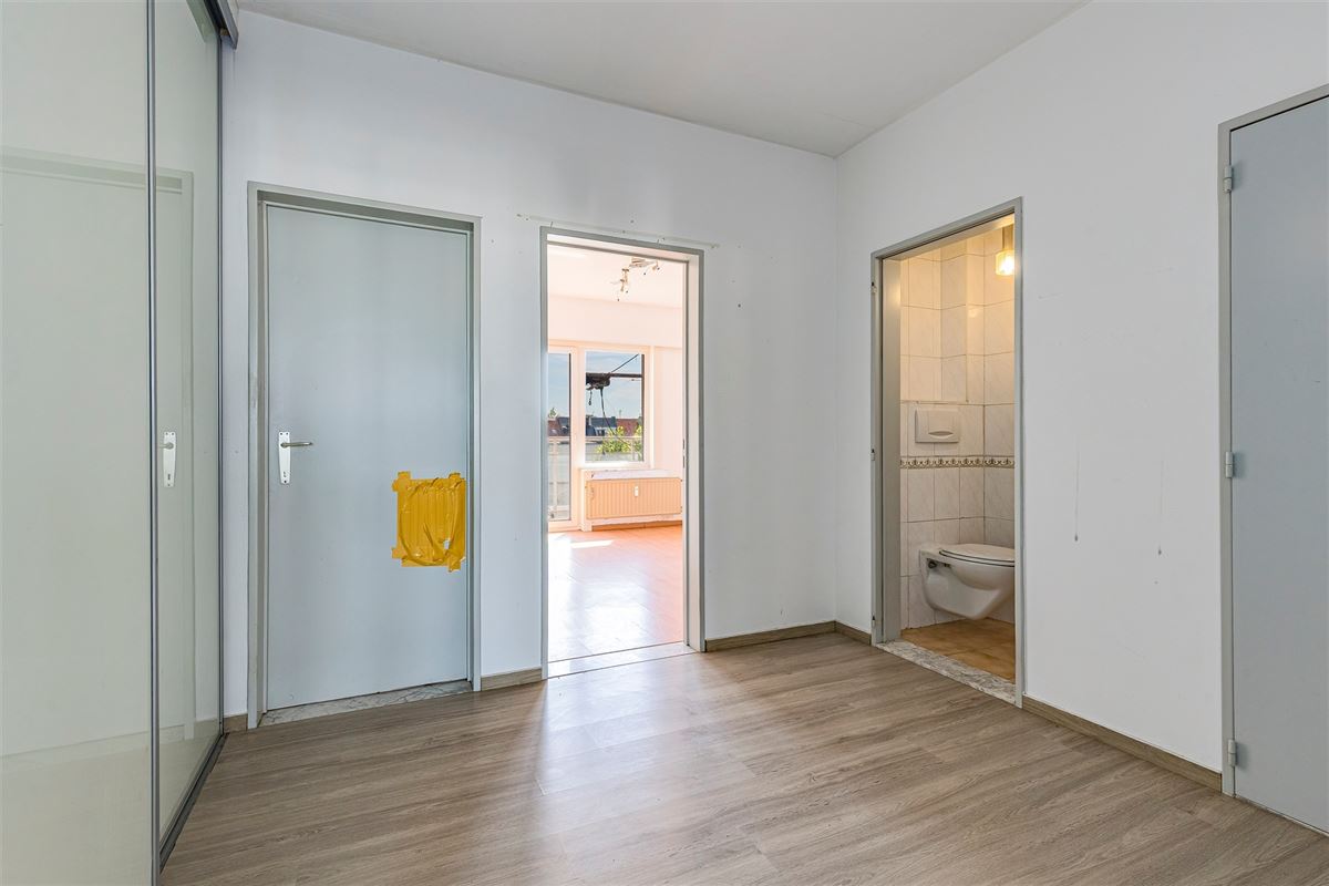 Ruim op te frissen 2 slk appartement met terras