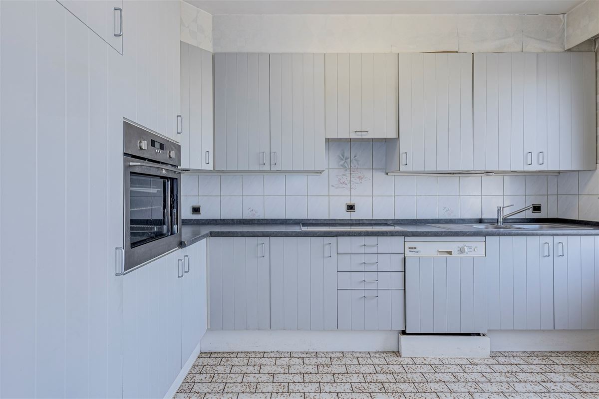 Ruim op te frissen 2 slk appartement met terras