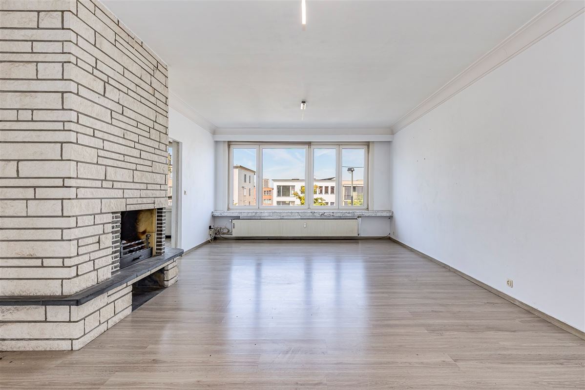 Ruim op te frissen 2 slk appartement met terras