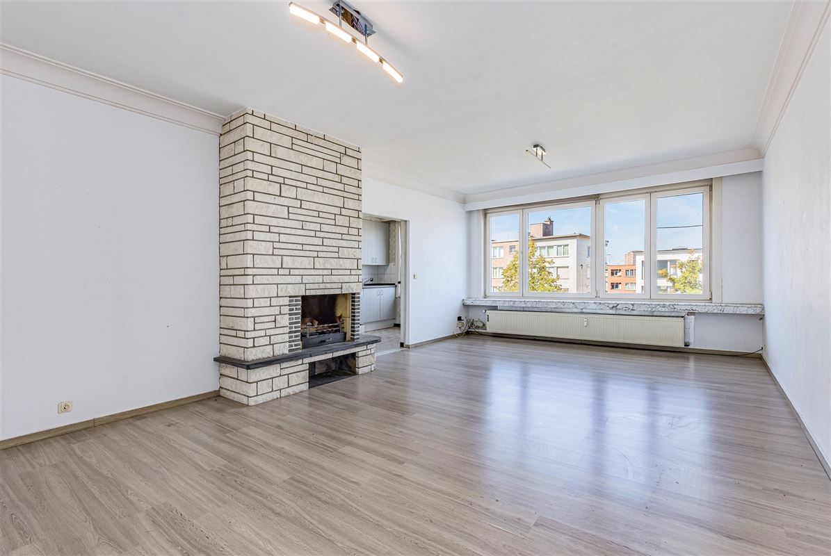 Ruim op te frissen 2 slk appartement met terras