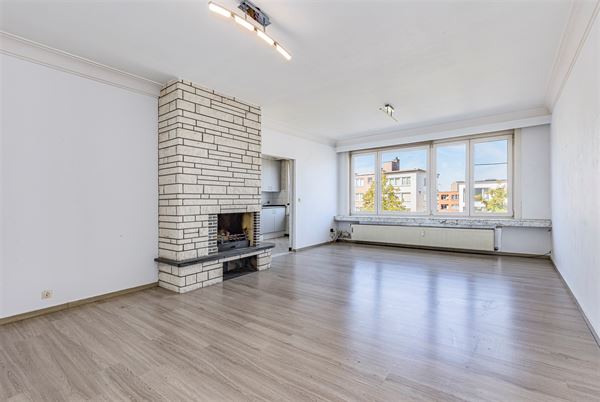 Ruim op te frissen 2 slk appartement met terras