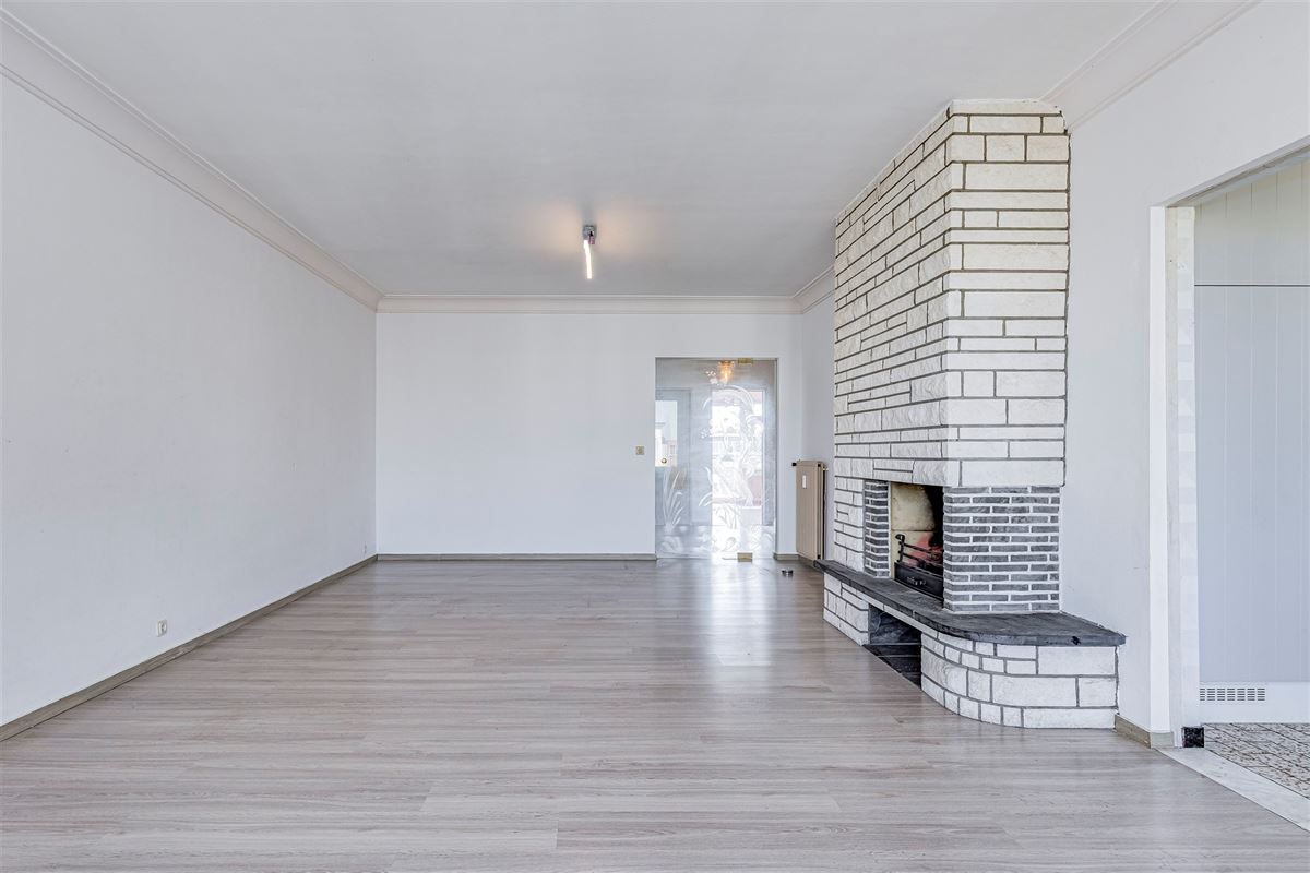 Ruim op te frissen 2 slk appartement met terras