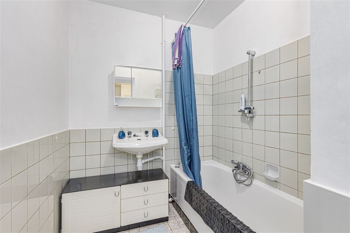 Ruim appartement met 2 slpk + terras te koop in Mortsel