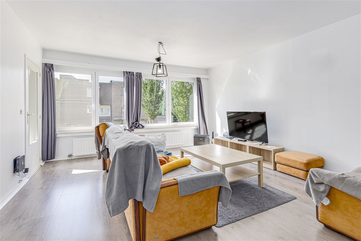 Ruim appartement met 2 slpk + terras te koop in Mortsel